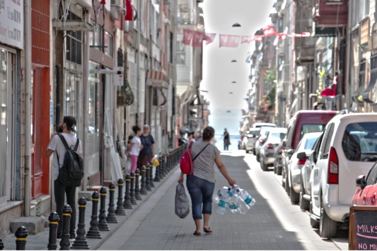 Image: Kadıköy Yeldeğirmeni Neighbourhood. Photo by Batuhan Akkaya.